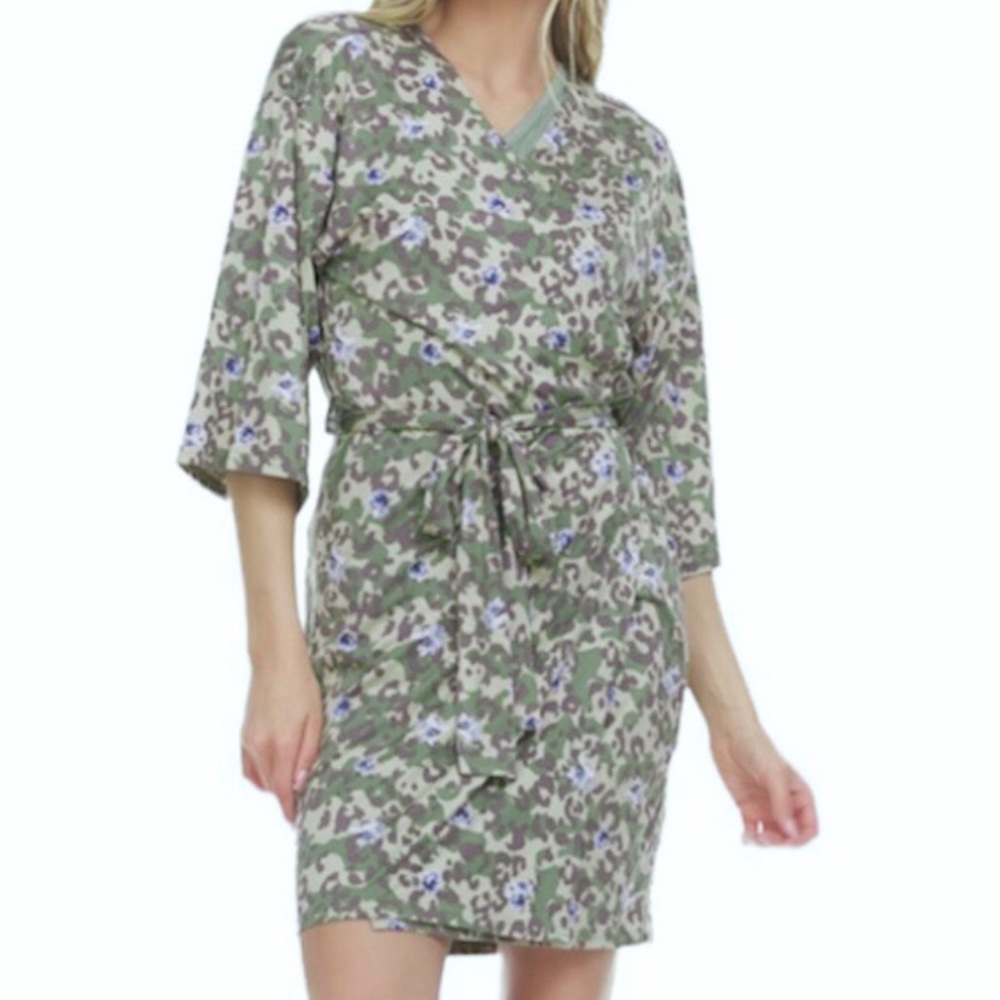 Flora by Flora Nikrooz Super Soft Cozy Floral Robe Size M NEW